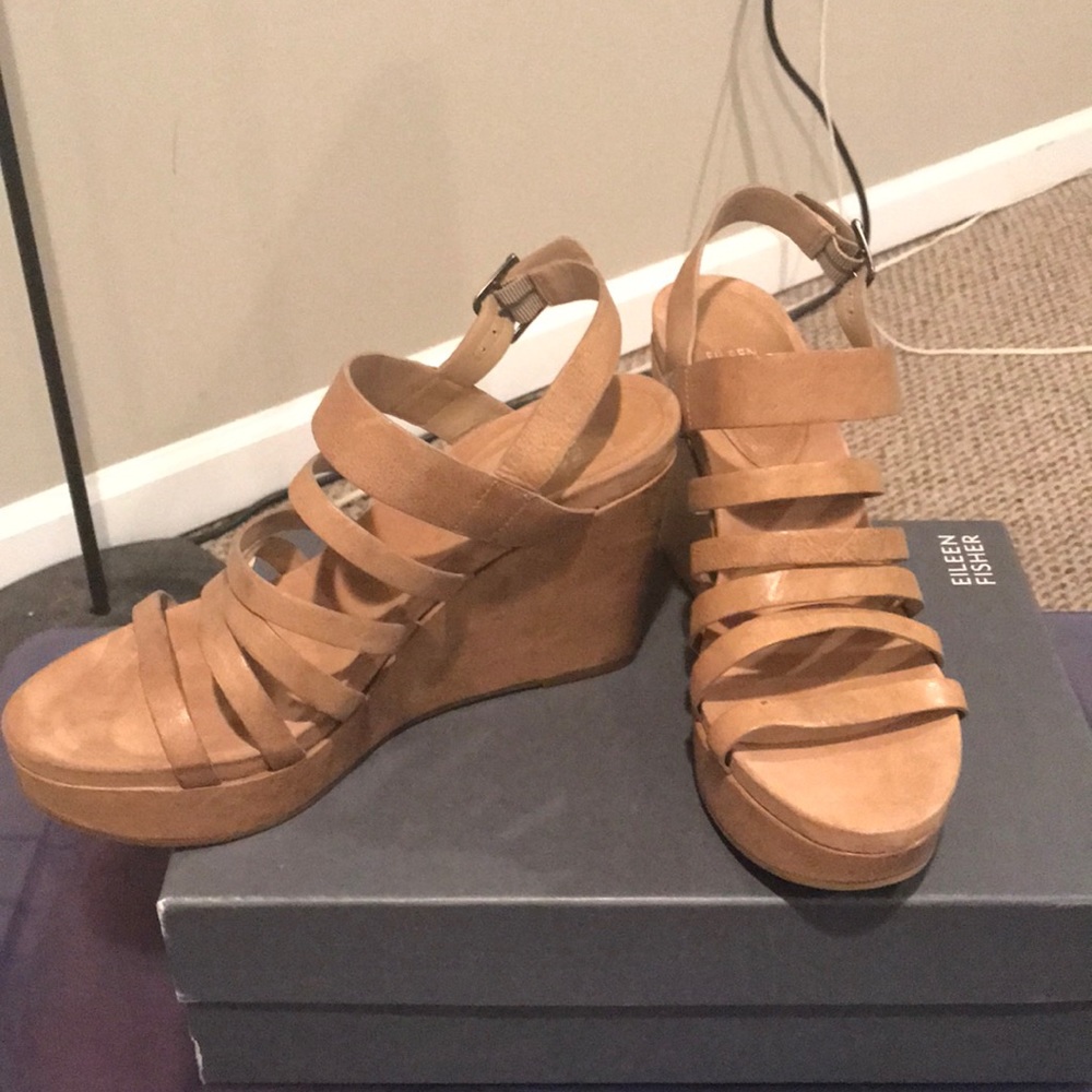 SHOES - Picture 2 of 3